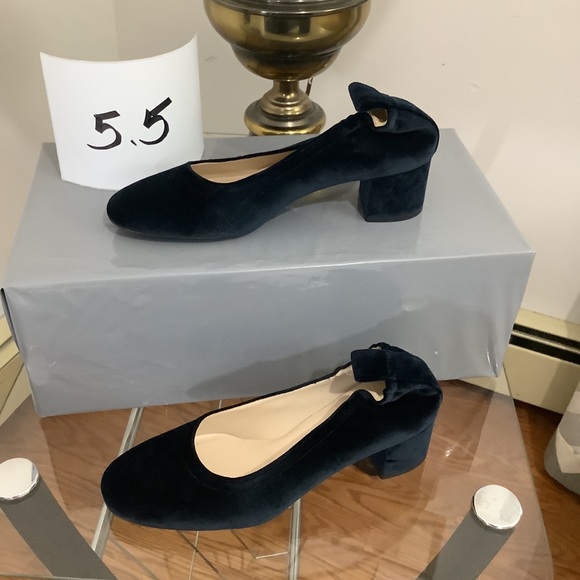 Everlane Velvet Day Heels - Picture 8 of 10
